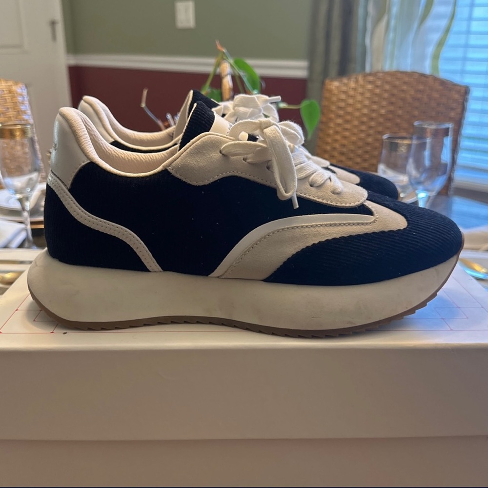 Men’s good new shoes size 43